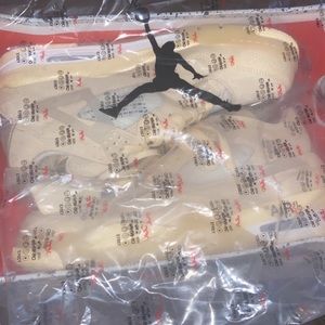 OFF White Jordan Retro 4 sz 11